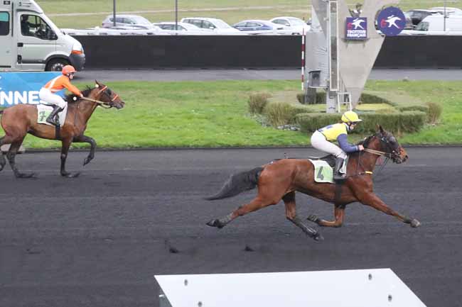 Photo d'arrivée de la course pmu PRIX LEON TACQUET à PARIS-VINCENNES le Samedi 6 janvier 2024