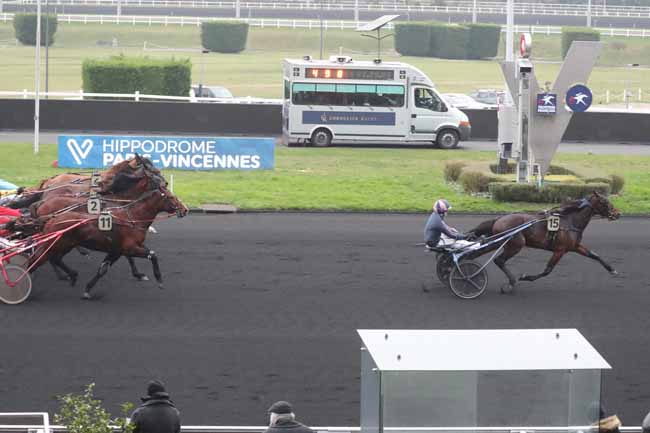 Photo d'arrivée de la course pmu PRIX DE GONTAUD à PARIS-VINCENNES le Dimanche 7 janvier 2024