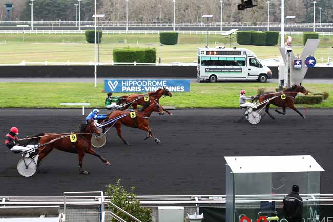 Photo d'arrivée de la course pmu PRIX DE SAINT-BRIEUC à PARIS-VINCENNES le Lundi 8 janvier 2024