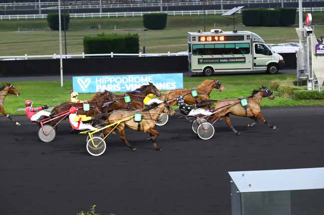 Photo d'arrivée de la course pmu PRIX D'AUBERVILLIERS à PARIS-VINCENNES le Lundi 8 janvier 2024