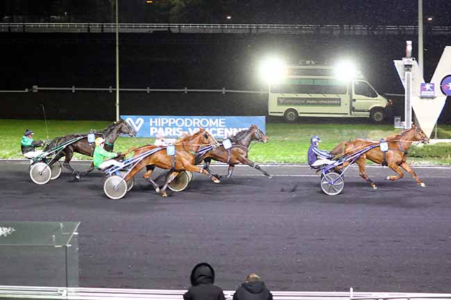 Photo d'arrivée de la course pmu PRIX DE JOINVILLE à PARIS-VINCENNES le Mardi 9 janvier 2024