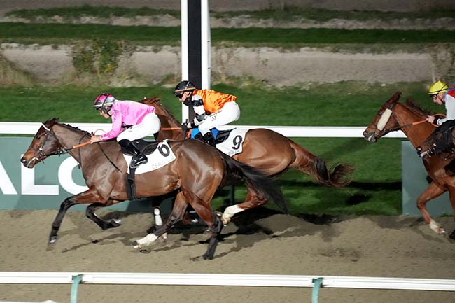 Photo d'arrivée de la course pmu PRIX DE LA CITE DE LA MER à DEAUVILLE le Vendredi 12 janvier 2024