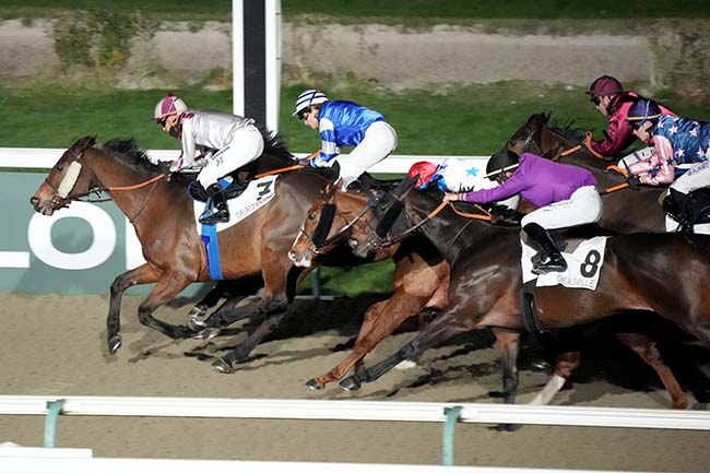 Photo d'arrivée de la course pmu PRIX DU TRIDENT à DEAUVILLE le Vendredi 12 janvier 2024
