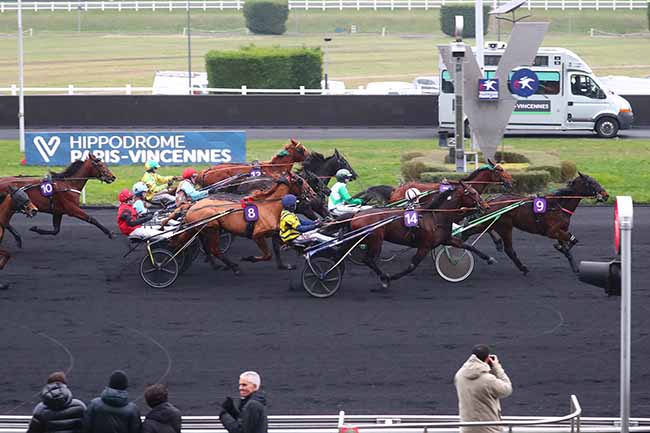 Photo d'arrivée de la course pmu PRIX DE FRANCHEVILLE - LA BARRE à PARIS-VINCENNES le Vendredi 12 janvier 2024