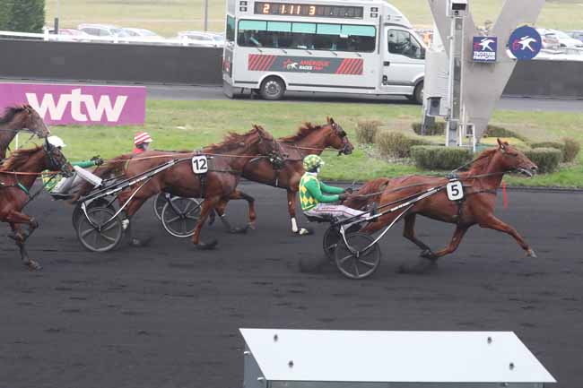 Photo d'arrivée de la course pmu PRIX WTW HIPCOVER ASSURANCES HIPPIQUES à PARIS-VINCENNES le Dimanche 14 janvier 2024