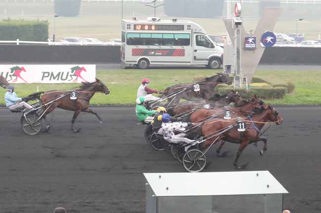 Photo d'arrivée de la course pmu PRIX DE BELGIQUE - AMERIQUE RACES PMU Q6 à PARIS-VINCENNES le Dimanche 14 janvier 2024