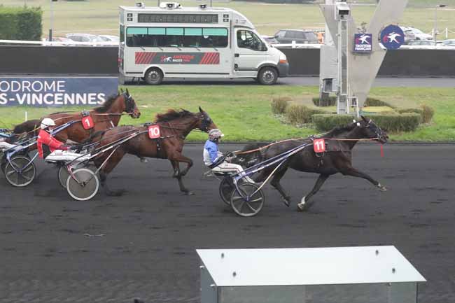 Photo d'arrivée de la course pmu PRIX DE TOULOUSE à PARIS-VINCENNES le Dimanche 14 janvier 2024