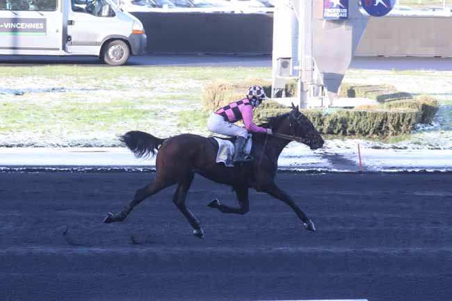Photo d'arrivée de la course pmu PRIX DE JUVISY à PARIS-VINCENNES le Jeudi 18 janvier 2024