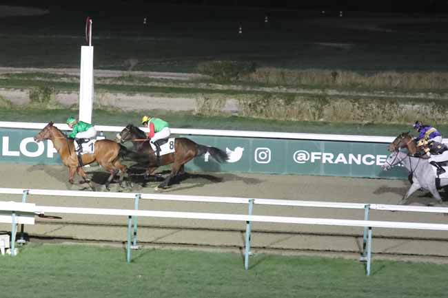 Photo d'arrivée de la course pmu PRIX DE BENERVILLE à DEAUVILLE le Vendredi 19 janvier 2024