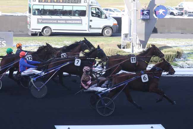 Photo d'arrivée de la course pmu PRIX DE DARNETAL à PARIS-VINCENNES le Samedi 20 janvier 2024