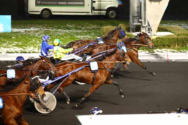 Photo d'arrivée de la course pmu PRIX DE DOUVRES à PARIS-VINCENNES le Samedi 20 janvier 2024