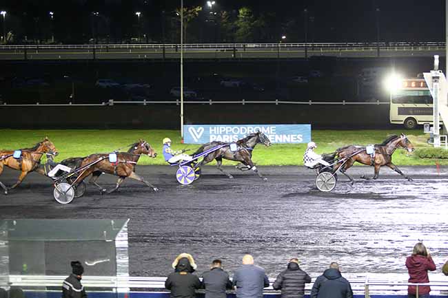 Photo d'arrivée de la course pmu PRIX DE MIRANDE à PARIS-VINCENNES le Dimanche 21 janvier 2024