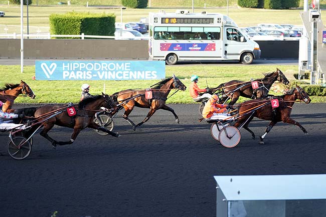 Photo d'arrivée de la course pmu PRIX ROQUEPINE à PARIS-VINCENNES le Samedi 27 janvier 2024