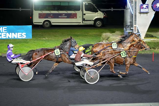 Photo d'arrivée de la course pmu PRIX VARENNE à PARIS-VINCENNES le Samedi 27 janvier 2024