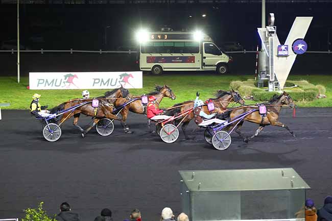 Photo d'arrivée de la course pmu PRIX MONI MAKER à PARIS-VINCENNES le Dimanche 28 janvier 2024