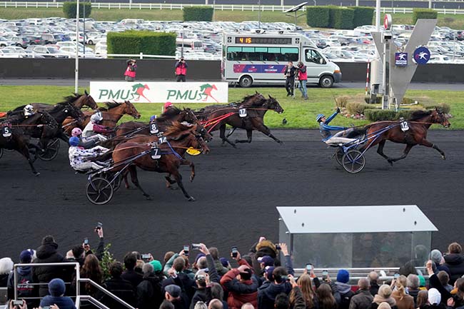 Photo d'arrivée de la course pmu PRIX CAMILLE BLAISOT à PARIS-VINCENNES le Dimanche 28 janvier 2024