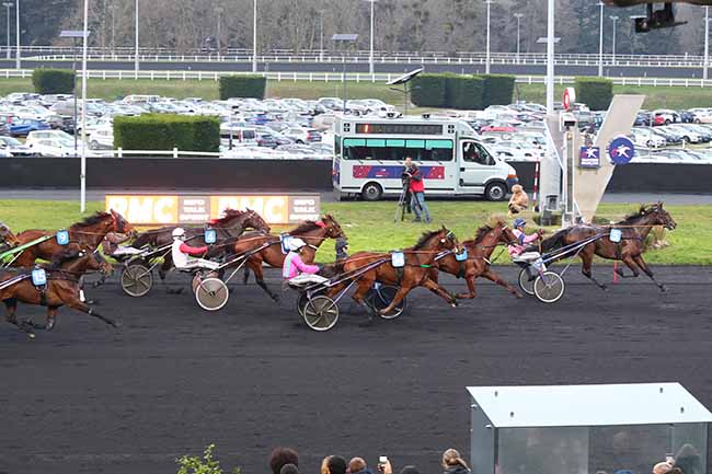 Photo d'arrivée de la course pmu PRIX RMC (PRIX JEAN-RENE GOUGEON) à PARIS-VINCENNES le Dimanche 28 janvier 2024