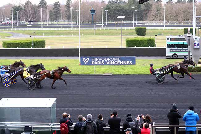 Photo d'arrivée de la course pmu PRIX DE CHATEAUROUX à PARIS-VINCENNES le Mardi 30 janvier 2024
