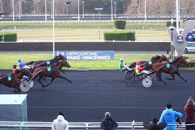 Photo d'arrivée de la course pmu PRIX DE CHATEAUGIRON à PARIS-VINCENNES le Mardi 30 janvier 2024