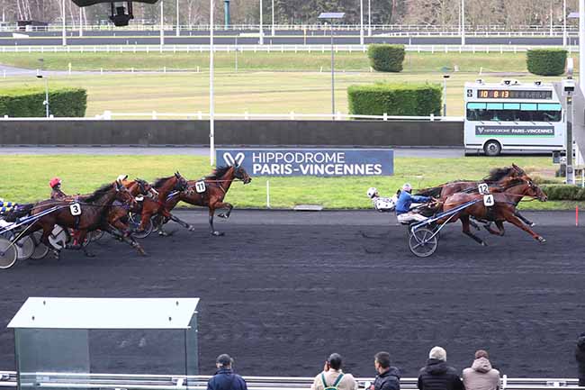 Photo d'arrivée de la course pmu PRIX DE FLEURANCE à PARIS-VINCENNES le Jeudi 1 février 2024
