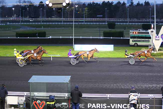 Photo d'arrivée de la course pmu PRIX DE LAVAL à PARIS-VINCENNES le Vendredi 2 février 2024