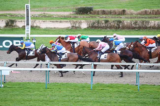 Photo d'arrivée de la course pmu PRIX DU CENTRE CALAMEL à DEAUVILLE le Samedi 3 février 2024