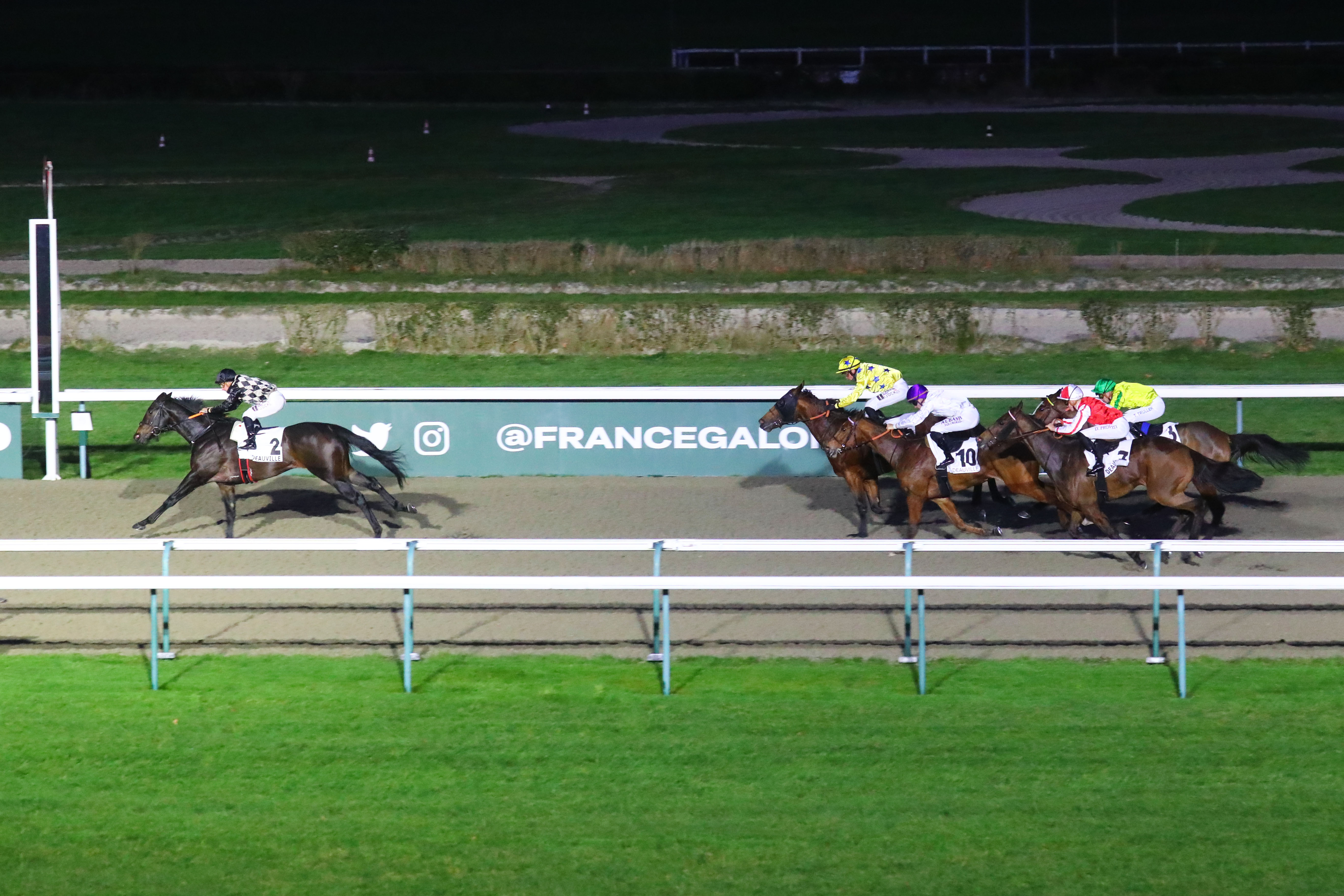 Photo d'arrivée de la course pmu PRIX DE LA FORET DE GRIMBOSQ à DEAUVILLE le Samedi 3 février 2024