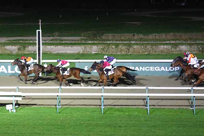 Photo d'arrivée de la course pmu PRIX DU KHAL-BURG à DEAUVILLE le Samedi 3 février 2024