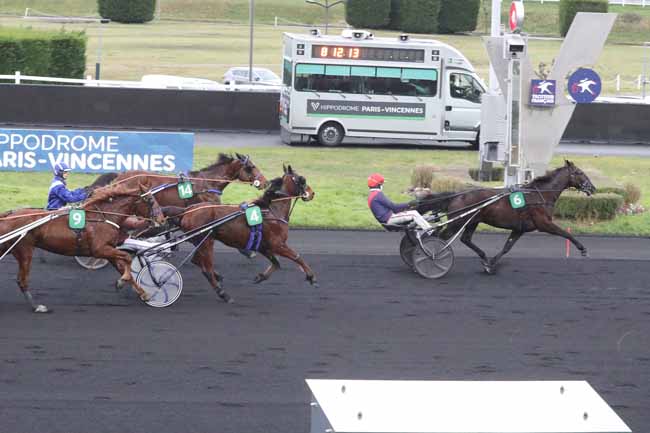 Photo d'arrivée de la course pmu PRIX DE FIGEAC à PARIS-VINCENNES le Samedi 3 février 2024