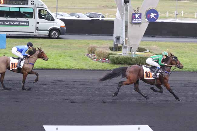 Photo d'arrivée de la course pmu PRIX DE DOZULE à PARIS-VINCENNES le Samedi 3 février 2024