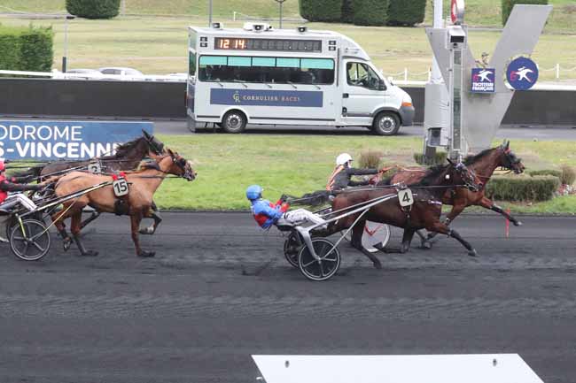 Photo d'arrivée de la course pmu PRIX DE GOURNAY-EN-BRAY à PARIS-VINCENNES le Dimanche 4 février 2024