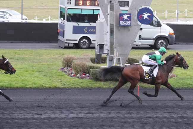 Photo d'arrivée de la course pmu PRIX INDIENNE à PARIS-VINCENNES le Dimanche 4 février 2024