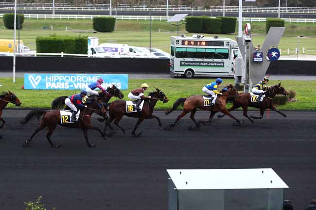 Photo d'arrivée de la course pmu PRIX GERARD BRAMI à PARIS-VINCENNES le Vendredi 9 février 2024