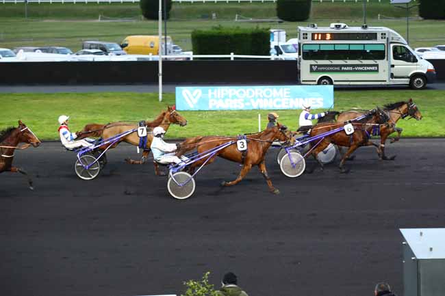 Photo d'arrivée de la course pmu PRIX MAURICE ET JEROME BERNARDET à PARIS-VINCENNES le Vendredi 9 février 2024