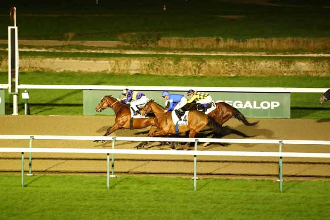 Photo d'arrivée de la course pmu PRIX DU VAL-DE-REUIL à DEAUVILLE le Samedi 10 février 2024
