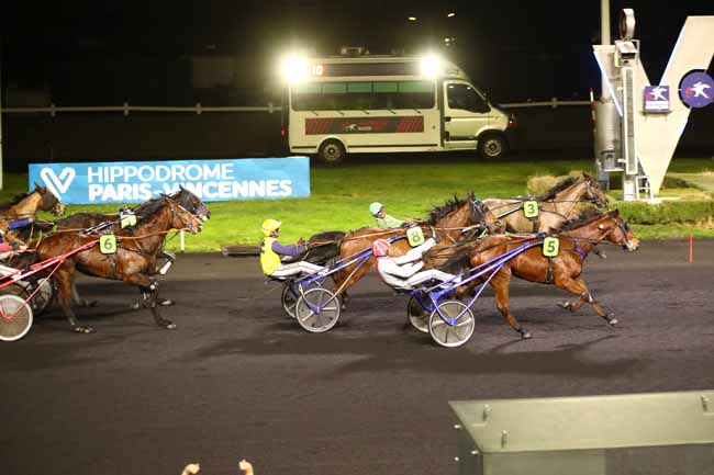 Photo d'arrivée de la course pmu PRIX DE GAILLAC à PARIS-VINCENNES le Dimanche 11 février 2024