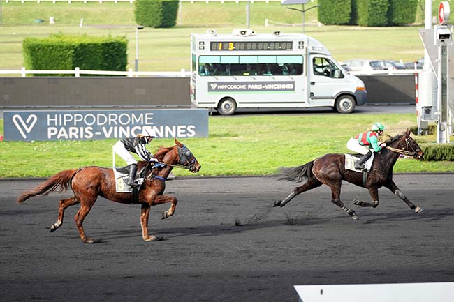 Photo d'arrivée de la course pmu PRIX DE POLIGNY à PARIS-VINCENNES le Mercredi 14 février 2024