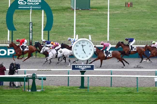Photo d'arrivée de la course pmu PRIX DE VILLAINES-SOUS-BOIS à CHANTILLY le Vendredi 16 février 2024
