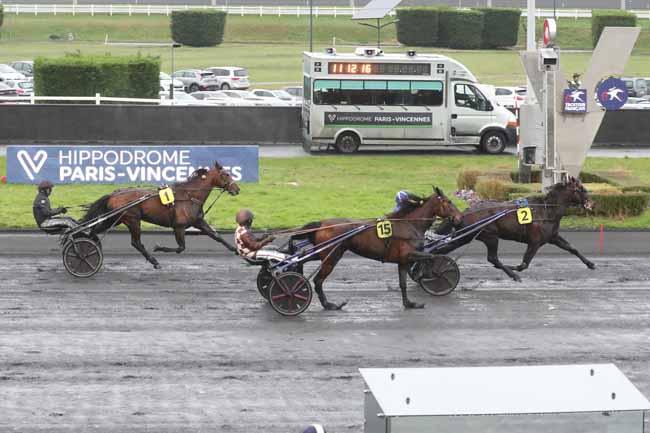 Photo d'arrivée de la course pmu PRIX D'ARRAS à PARIS-VINCENNES le Dimanche 18 février 2024