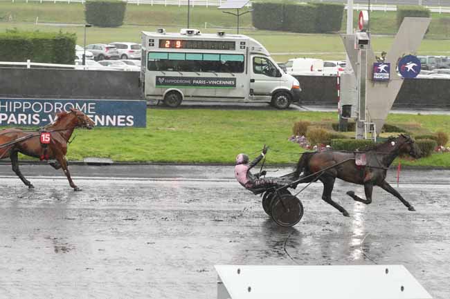 Photo d'arrivée de la course pmu PRIX D'ORTHEZ à PARIS-VINCENNES le Dimanche 18 février 2024