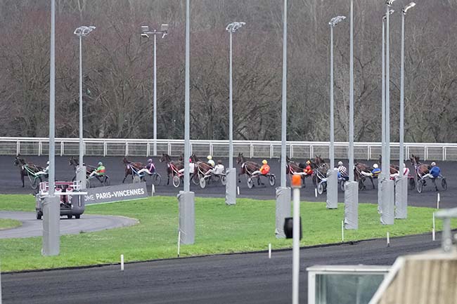 Photo d'arrivée de la course pmu PRIX DE CHALLANS à PARIS-VINCENNES le Lundi 19 février 2024