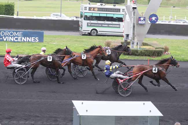 Photo d'arrivée de la course pmu PRIX DE GRAIGNES à PARIS-VINCENNES le Mardi 20 février 2024