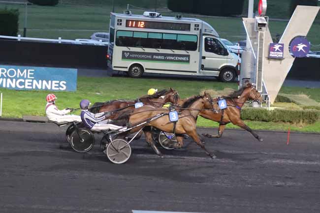 Photo d'arrivée de la course pmu PRIX DE FONTAINEBLEAU à PARIS-VINCENNES le Mardi 20 février 2024