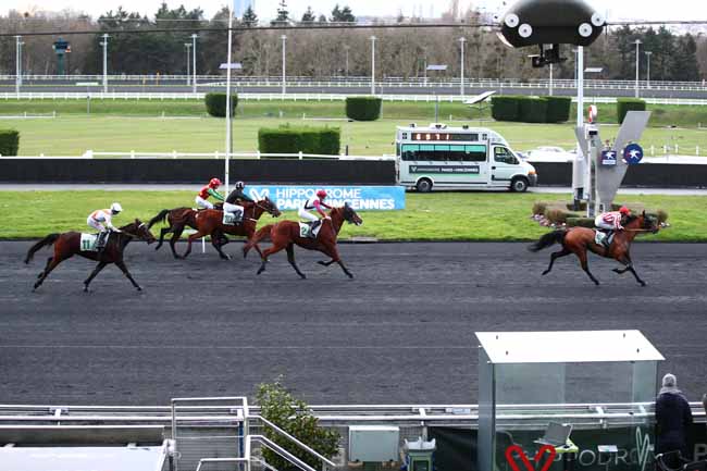 Photo d'arrivée de la course pmu PRIX SALAM à PARIS-VINCENNES le Vendredi 23 février 2024