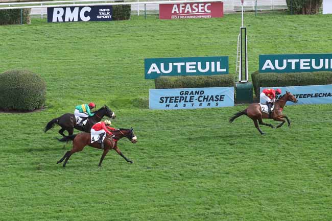 Photo d'arrivée de la course pmu PRIX JEAN-CLAUDE EVAIN à AUTEUIL le Samedi 24 février 2024