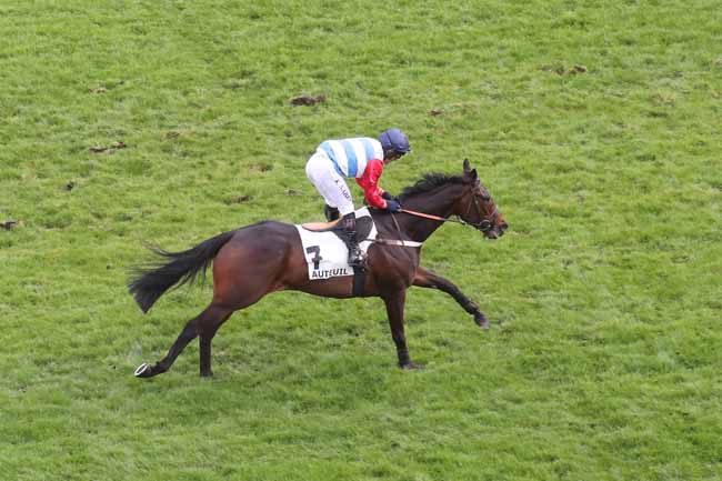Photo d'arrivée de la course pmu PRIX BEUGNOT à AUTEUIL le Samedi 24 février 2024