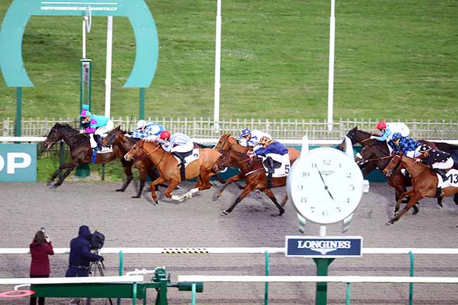 Photo d'arrivée de la course pmu PRIX DE LA ROUTE NEUVE DES SABLONS à CHANTILLY le Samedi 24 février 2024