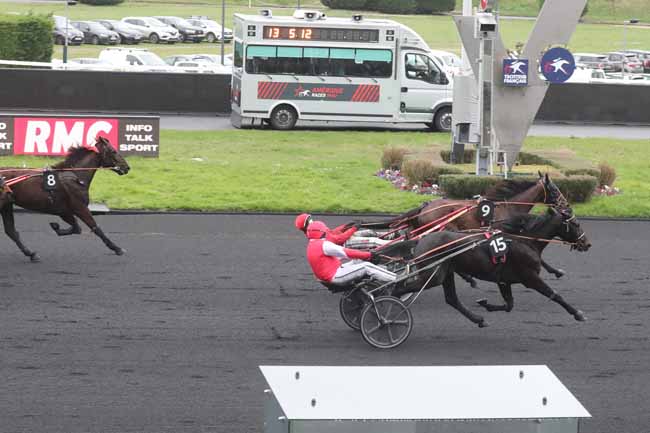 Photo d'arrivée de la course pmu PRIX RMC (PRIX DE JONCY) à PARIS-VINCENNES le Dimanche 25 février 2024