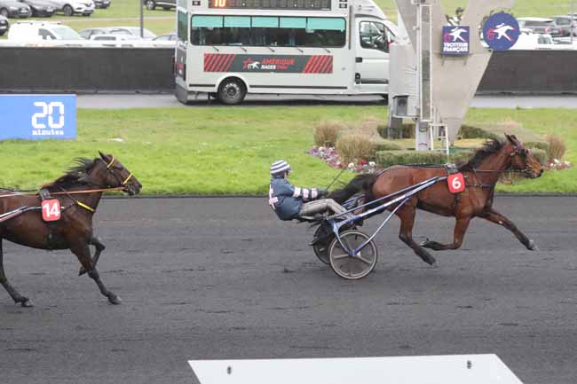 Photo d'arrivée de la course pmu PRIX 20 MINUTES (PRIX DE MONFLANQUIN) à PARIS-VINCENNES le Dimanche 25 février 2024