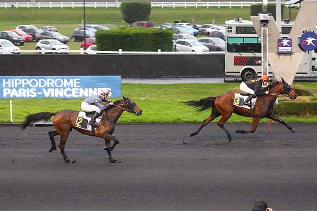 Photo d'arrivée de la course pmu PRIX VIVIER DE MONTFORT à PARIS-VINCENNES le Dimanche 25 février 2024